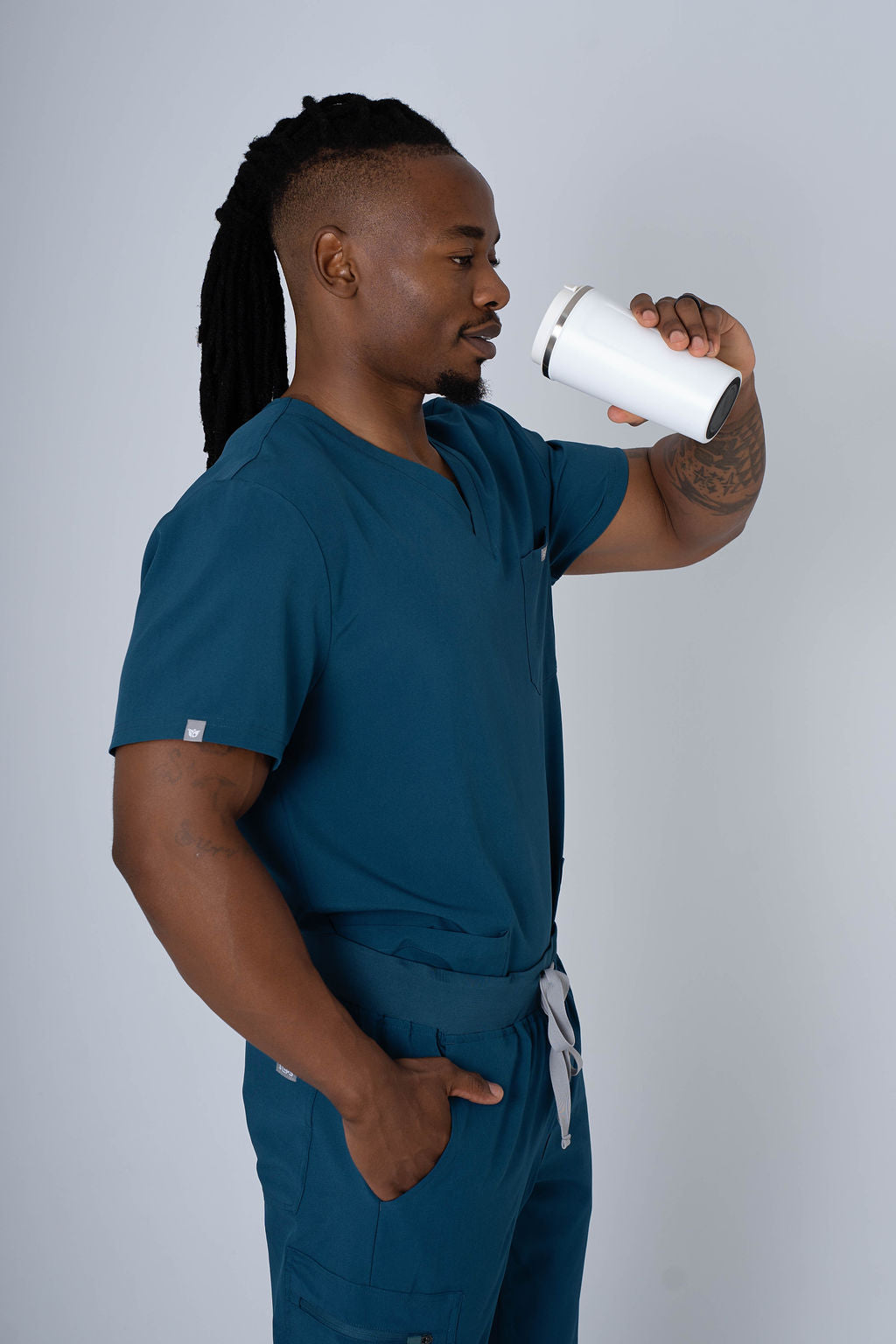 Deep Reef Alex Three-Pocket Scrub Top and Leo Jogger Set