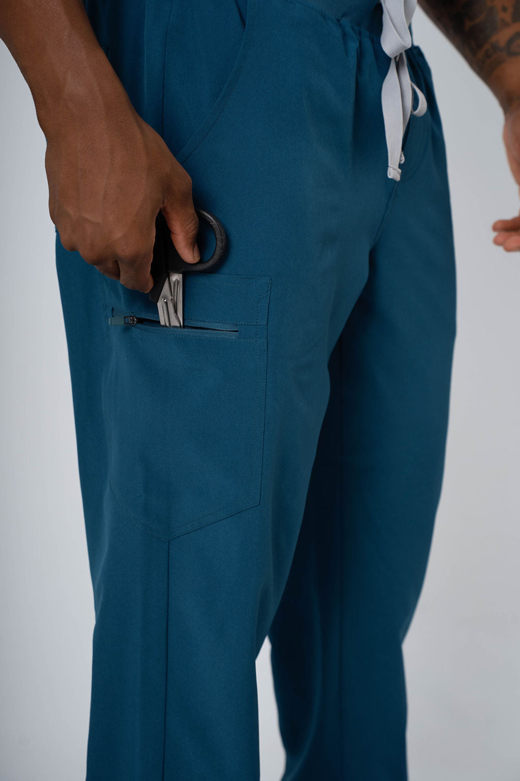 Deep Reef Alex Three-Pocket Scrub Top and Leo Jogger Set