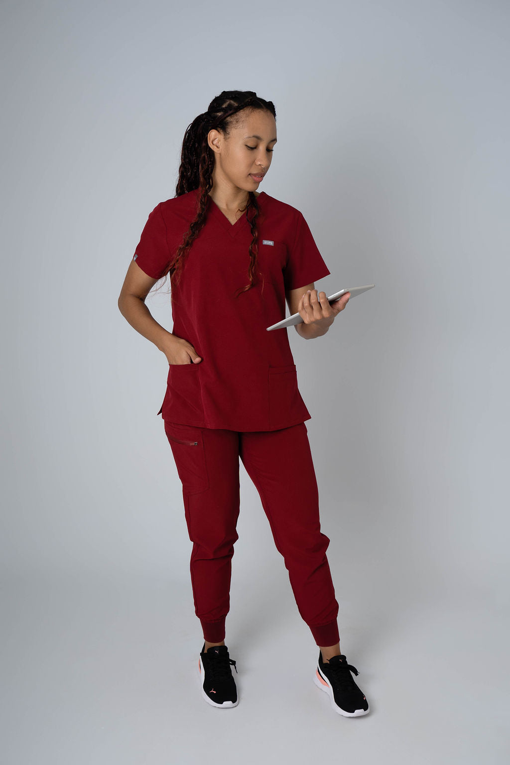 Rosewood Ella Three-Pocket Scrub Top and Eva Jogger Set
